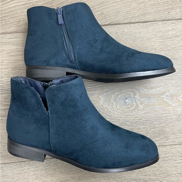 Wanted Dipper Ankle Bootie with V-Cut Detail Size 8M - NIB! - Picture 8 of 17